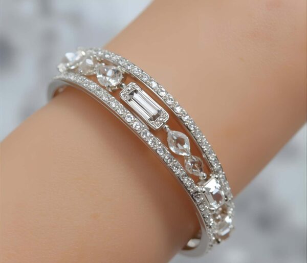 armband med kristaller